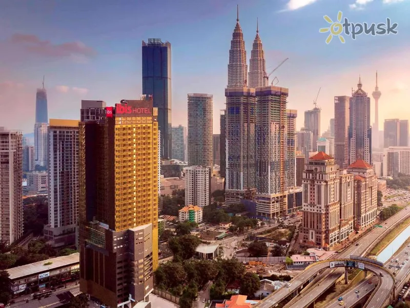 Фото отеля ibis Kuala Lumpur City Centre 4* Куала Лумпур Малайзія екстер'єр та басейни