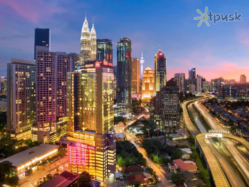 Фото отеля ibis Kuala Lumpur City Centre 4* Куала-Лумпур Малайзия экстерьер и бассейны