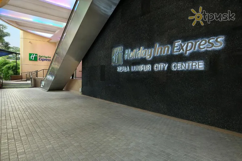 Фото отеля Holiday Inn Express 3* Kualalumpura Malaizija ārpuse un baseini
