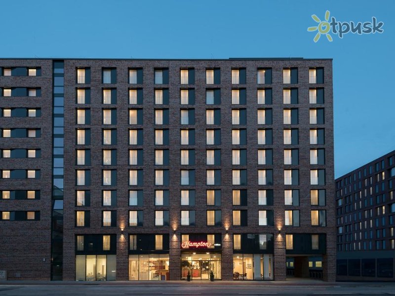 Фото отеля Hampton by Hilton Hamburg City Centre 3* Гамбург Германия экстерьер и бассейны