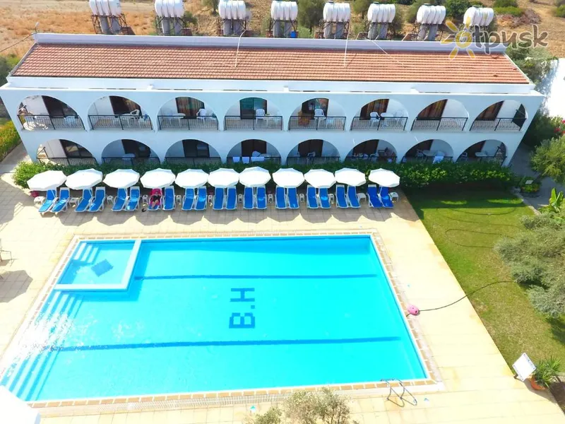 Фото отеля Bare Hill Holiday Village 3* Кірінія Кіпр екстер'єр та басейни