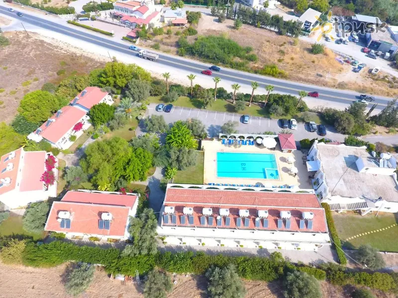 Фото отеля Bare Hill Holiday Village 3* Кірінія Кіпр екстер'єр та басейни