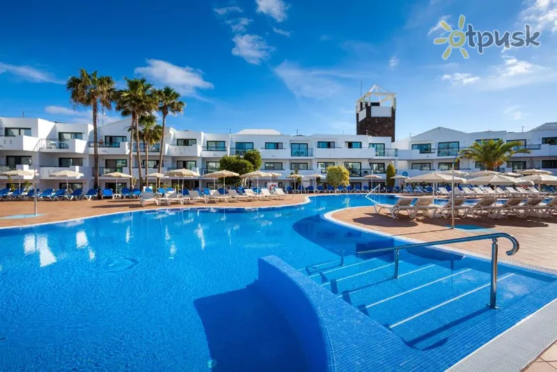 Фото отеля Be Live Experience Lanzarote Beach 4* о. Лансароте (Канари) Іспанія екстер'єр та басейни