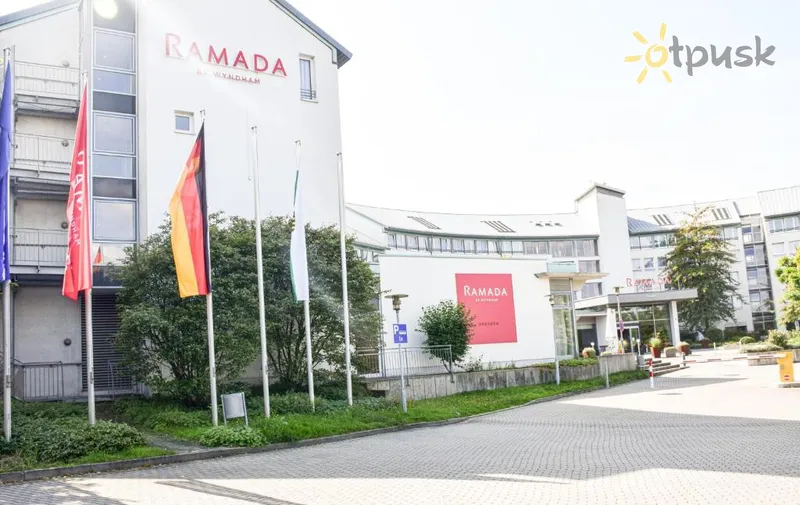 Фото отеля Ramada by Wyndham Dresden 4* Дрезден Німеччина екстер'єр та басейни