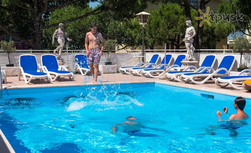 Фото отеля Trevi Hotel 3* Lido di Jesolo Itālija ārpuse un baseini