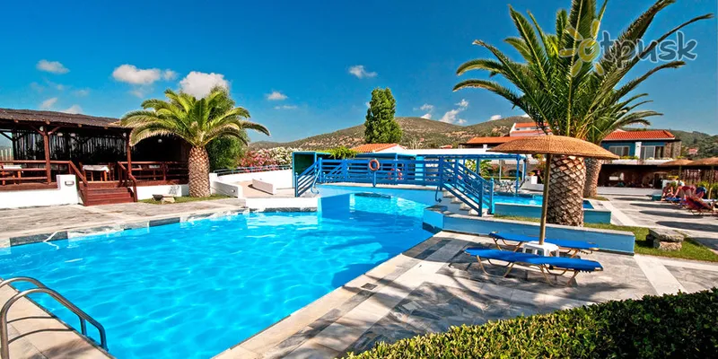 Фото отеля Zefiros Beach Hotel 3* о. Самос Греція екстер'єр та басейни
