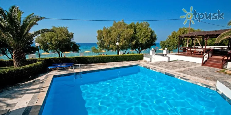 Фото отеля Zefiros Beach Hotel 3* Samos Graikija išorė ir baseinai