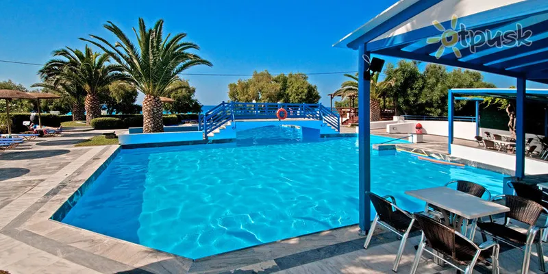 Фото отеля Zefiros Beach Hotel 3* о. Самос Греция экстерьер и бассейны