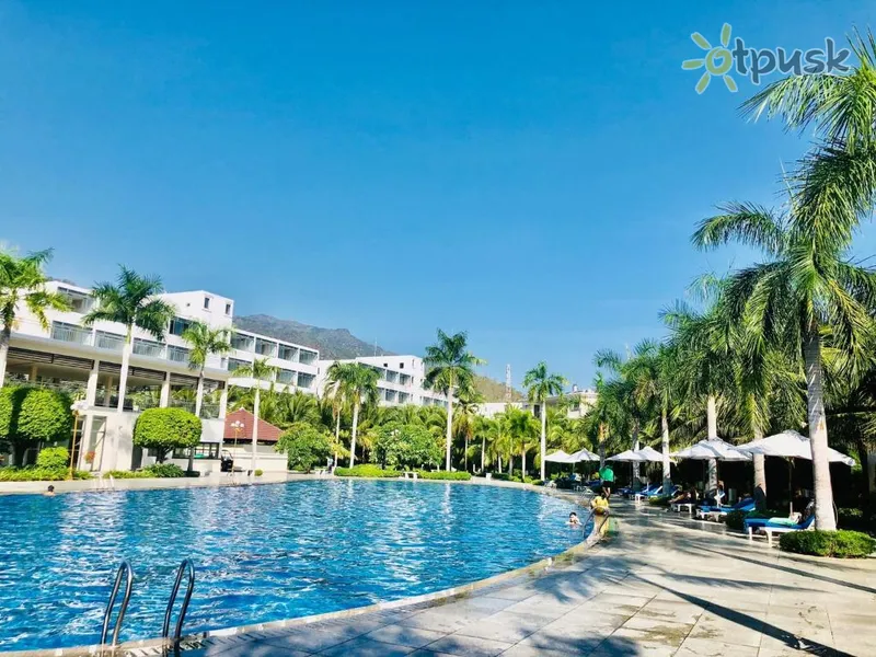 Фото отеля Diamond Bay Condotel 5* Nha Trang Vietnamas išorė ir baseinai