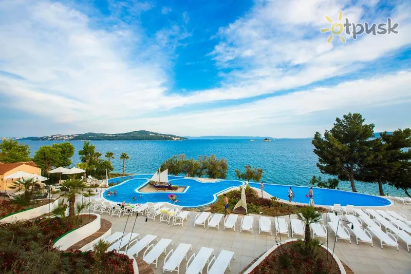 Фото отеля Amadria Park Camping Trogir Apartments 3* Trogira Horvātija ārpuse un baseini