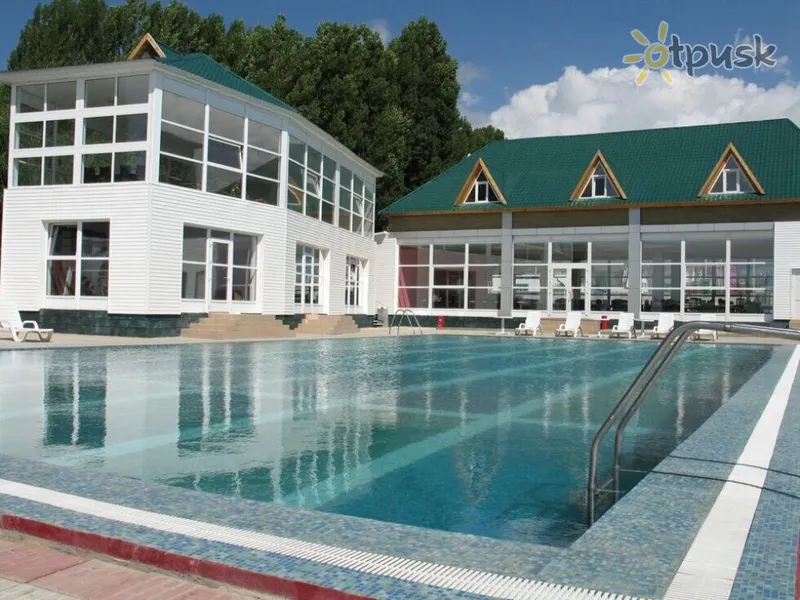 Фото отеля Дельфін де Люкс 4* Іссик-Куль Киргизія екстер'єр та басейни
