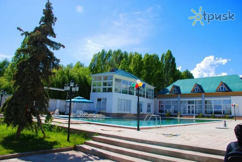 Фото отеля Дельфін де Люкс 4* Іссик-Куль Киргизія екстер'єр та басейни
