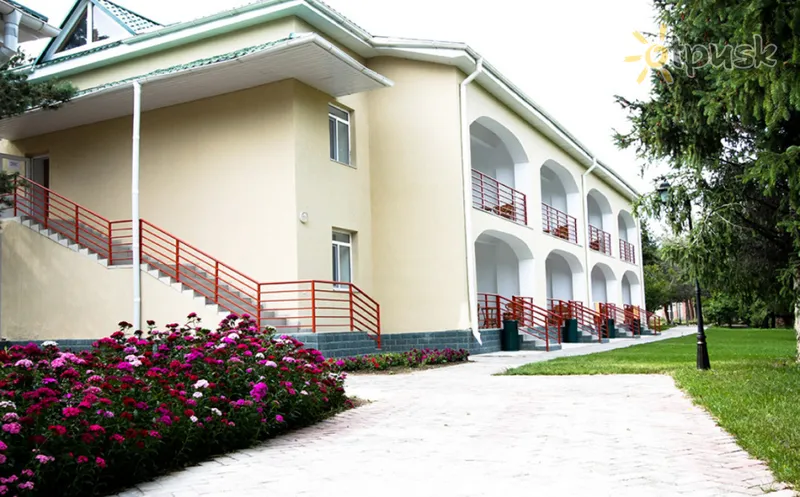 Фото отеля Raduga West 4* Іссик-Куль Киргизія екстер'єр та басейни