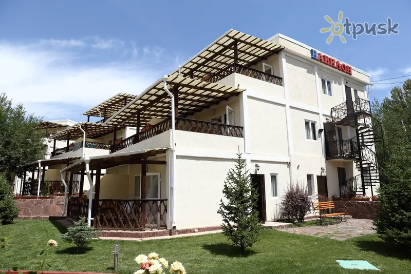 Фото отеля Вавилон Отель 2* Чолпон-Ата Киргизия экстерьер и бассейны
