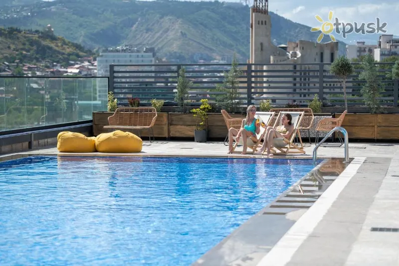 Фото отеля Royal Tulip Hotel & Casino Tbilisi 5* Tbilisi Gruzija ārpuse un baseini