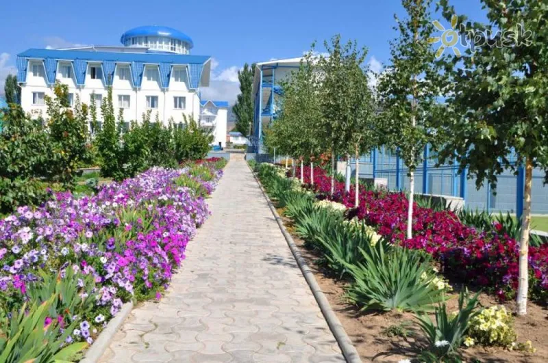 Фото отеля Меридиан Отель 3* Иссык-Куль Киргизия экстерьер и бассейны