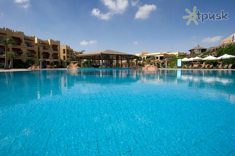 Фото отеля Swiss Inn Pyramids Golf Resort 5* Каир Египет экстерьер и бассейны