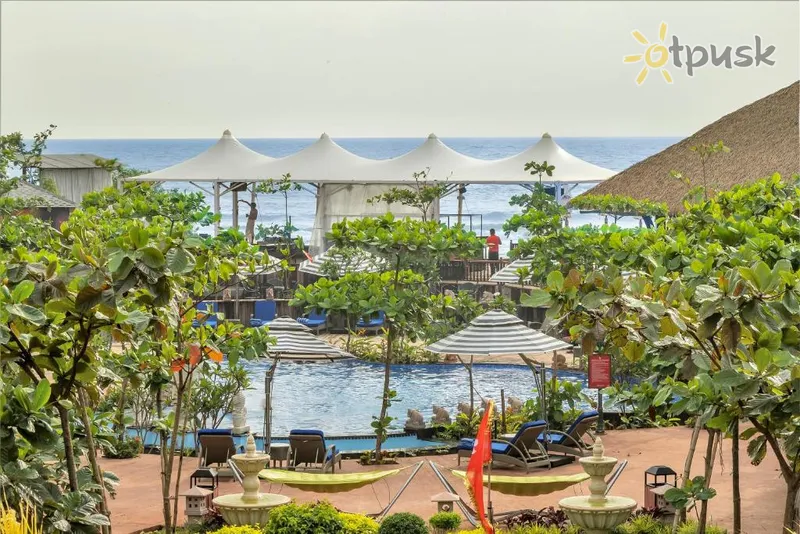Фото отеля Mayfair On Sea Morjim 5* Šiaurės Goa Indija išorė ir baseinai
