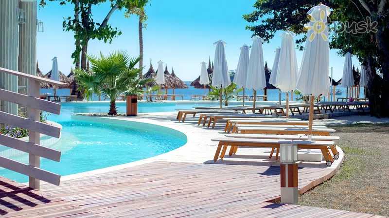 Фото отеля Royal Andilana Resort & Spa 5* Анциранана Мадагаскар экстерьер и бассейны