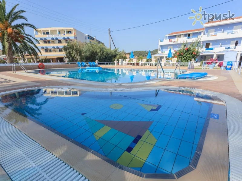 Фото отеля Margarita Beach Hotel 2* Korfu Graikija išorė ir baseinai