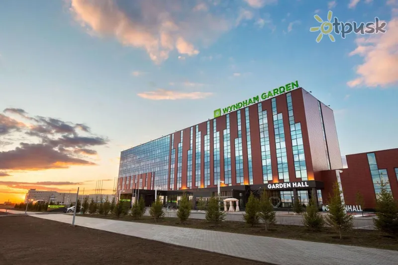 Фото отеля Wyndham Garden Astana 4* Астана Казахстан экстерьер и бассейны