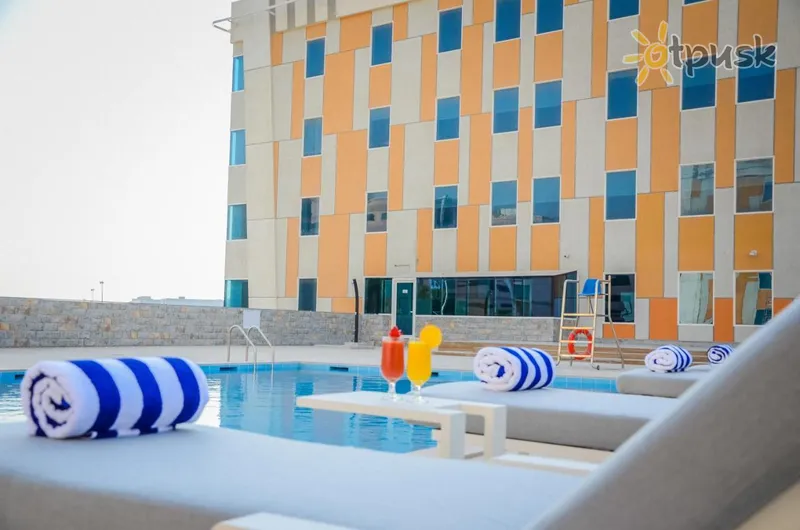 Фото отеля Best Western Plus Dubai Academic City 3* Дубай ОАЭ экстерьер и бассейны