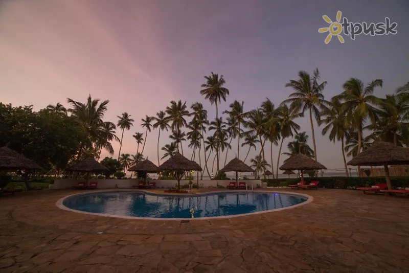 Фото отеля Antonio Beach Tree House Hotel & Spa 4* Чвака Танзания экстерьер и бассейны