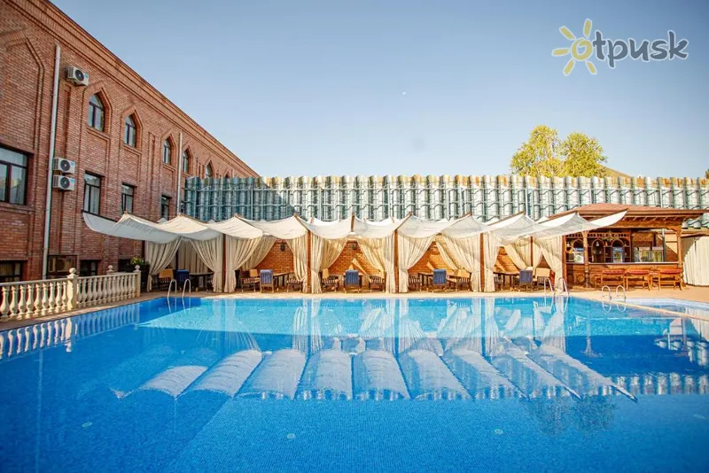 Фото отеля Ichan Qal'a Premium Class Hotel 5* Ташкент Узбекистан экстерьер и бассейны
