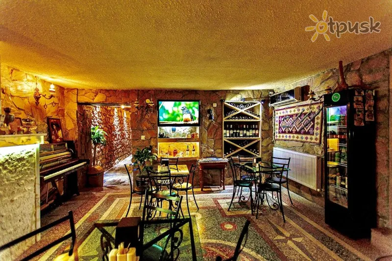 Фото отеля History Hotel 3* Кутаїсі Грузія бари та ресторани