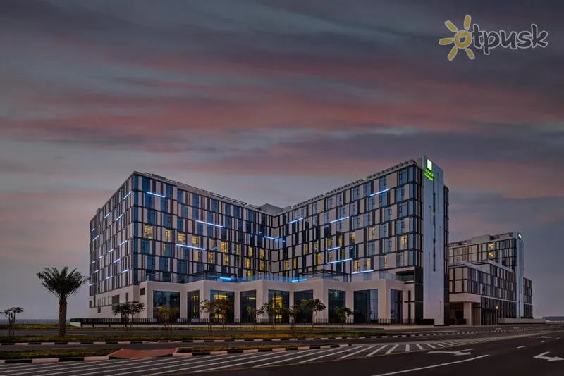 Фото отеля Staybridge Suites Dubai al-Maktoum Airport 4* Дубай ОАЭ экстерьер и бассейны
