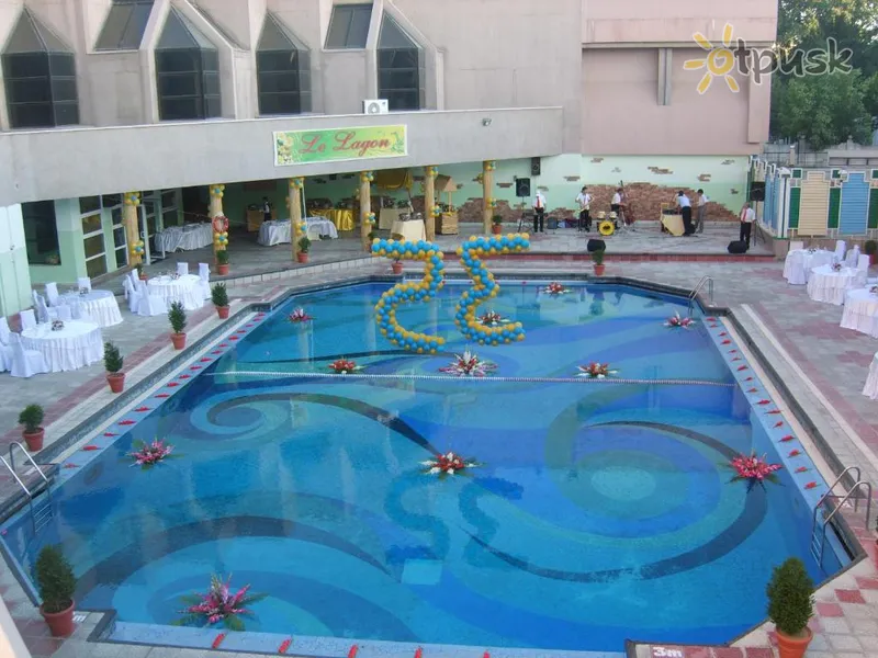 Фото отеля Le Grande Plaza Hotel 4* Ташкент Узбекистан екстер'єр та басейни
