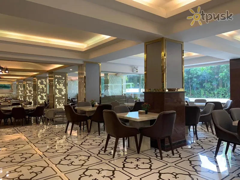 Фото отеля Jomtien Holiday Inn Pattaya 5* Паттайя Таїланд бари та ресторани