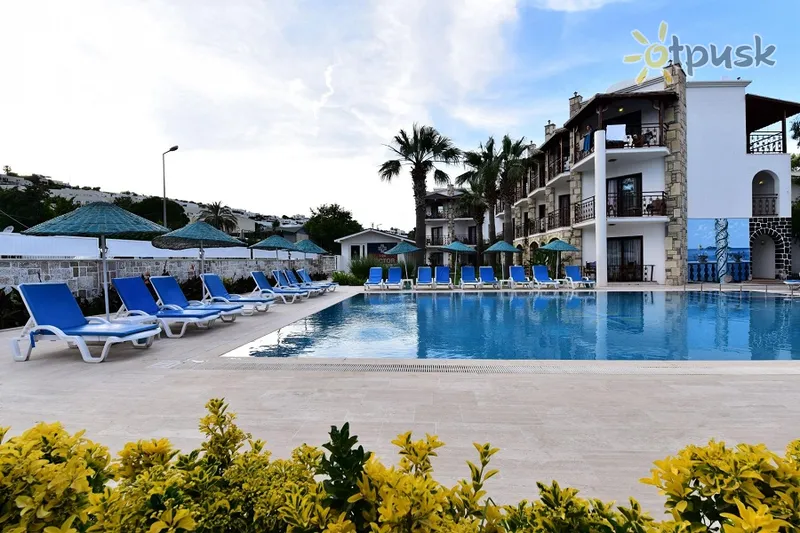 Фото отеля Coconut Beach Hotel 4* Бодрум Туреччина екстер'єр та басейни
