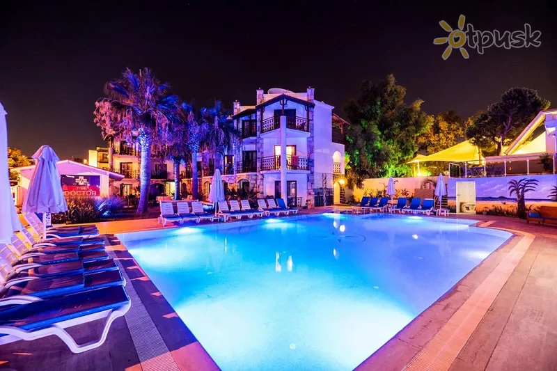 Фото отеля Coconut Beach Hotel 4* Бодрум Туреччина екстер'єр та басейни