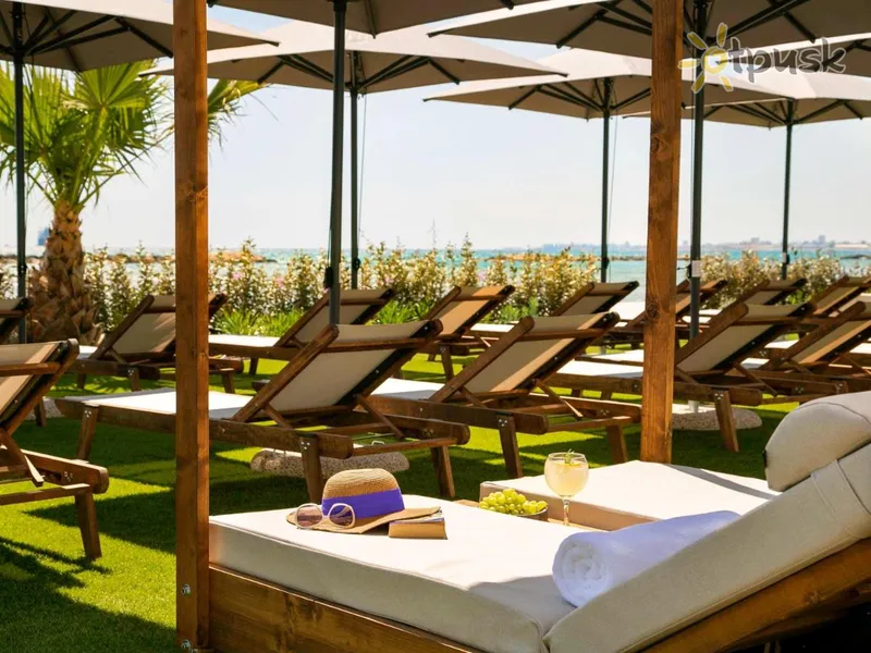 Фото отеля Mercure Larnaca Beach Resort 4* Ларнака Кіпр екстер'єр та басейни