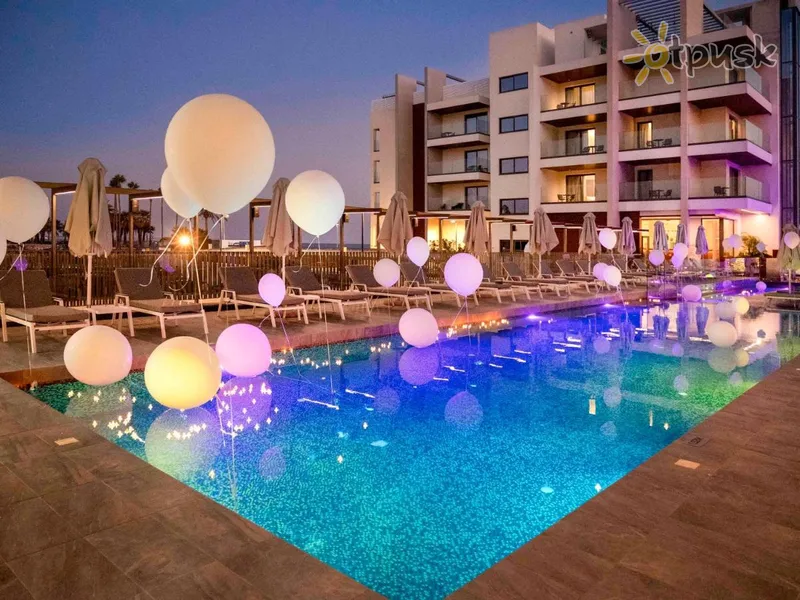 Фото отеля Mercure Larnaca Beach Resort 4* Ларнака Кипр экстерьер и бассейны
