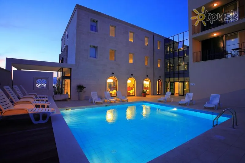 Фото отеля Lipa Hotel 4* о. Брач Хорватія екстер'єр та басейни