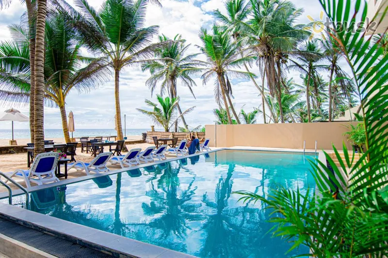 Фото отеля Nico Beach Hotel 3* Хиккадува Шри-Ланка экстерьер и бассейны