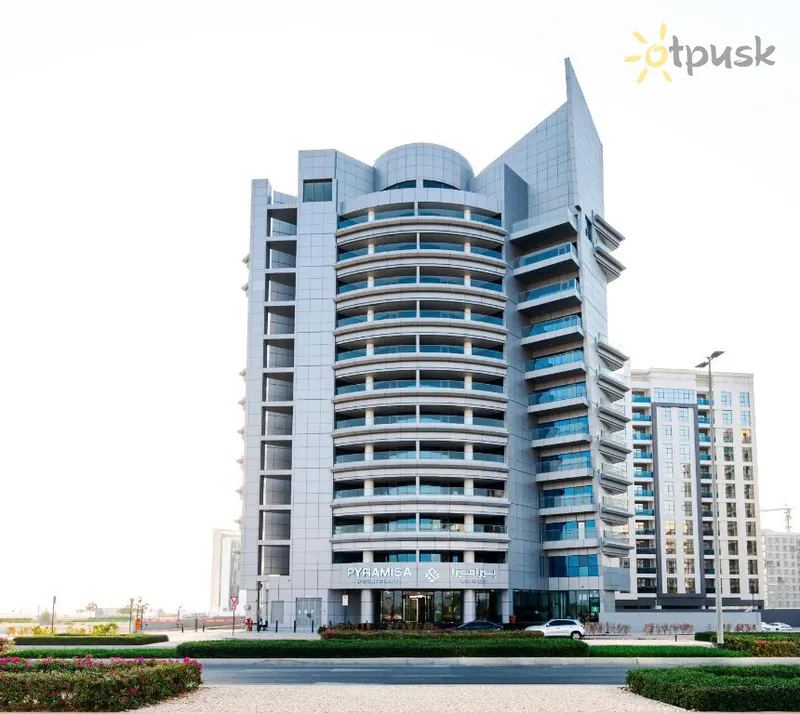Фото отеля Pyramisa Hotel Apartments Dubai 4* Dubajus JAE išorė ir baseinai