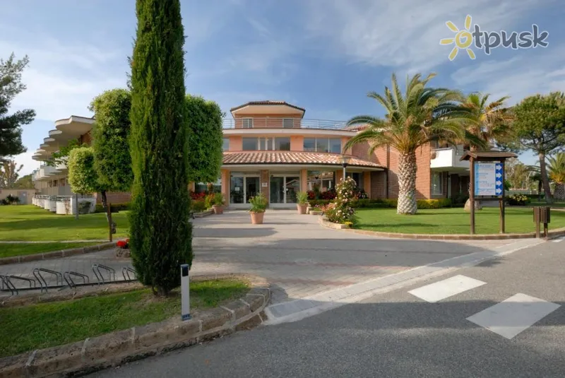 Фото отеля Villaggio La Cecinella 3* Тоскана Італія екстер'єр та басейни