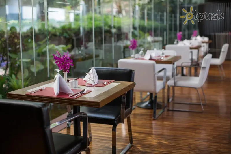 Фото отеля Ramada Plaza by Wyndham Bangkok Menam Riverside 5* Бангкок Таїланд бари та ресторани