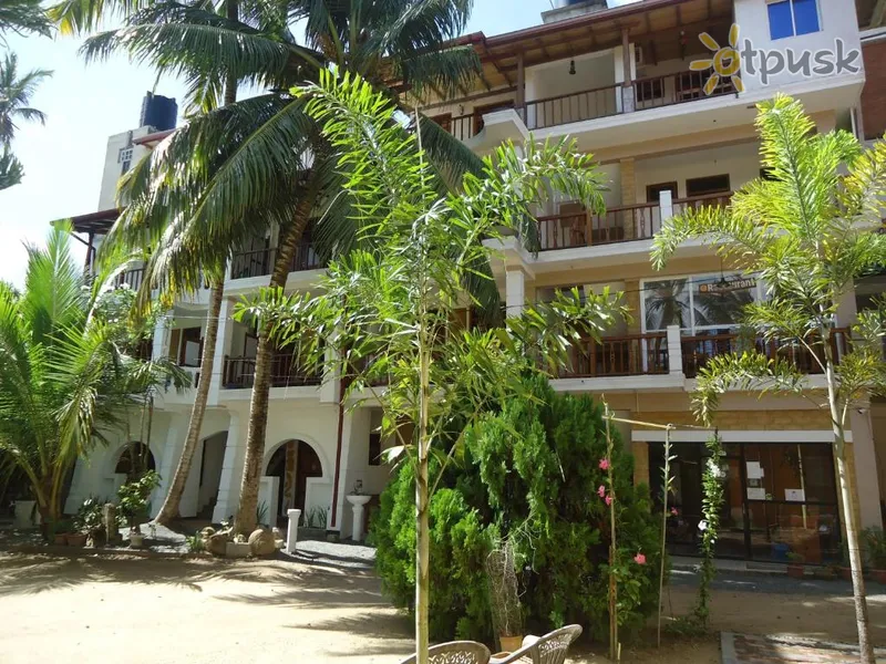 Фото отеля Sky Garden Mini Hotel 3* Мирисса Шри-Ланка экстерьер и бассейны