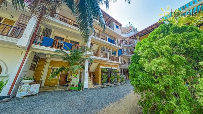 Фото отеля Sky Garden Mini Hotel 3* Мирисса Шри-Ланка экстерьер и бассейны