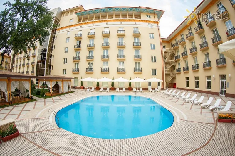 Фото отеля Lotte City Hotel Tashkent Palace 4* Taškentas Uzbekistanas išorė ir baseinai