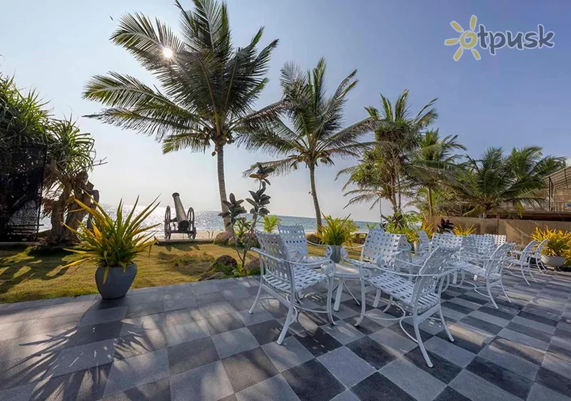 Фото отеля Sea Breeze Hotel 3* Амбалангода Шри-Ланка экстерьер и бассейны