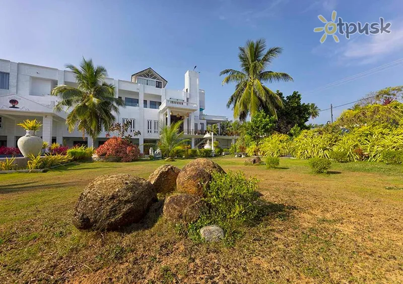 Фото отеля Sea Breeze Hotel 3* Амбалангода Шрі Ланка екстер'єр та басейни