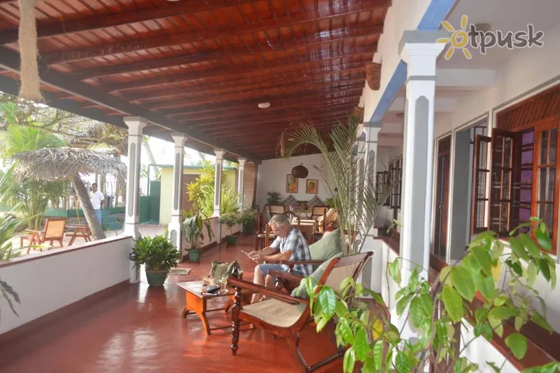 Фото отеля Whitepearl Beach 3* Хиккадува Шри-Ланка лобби и интерьер
