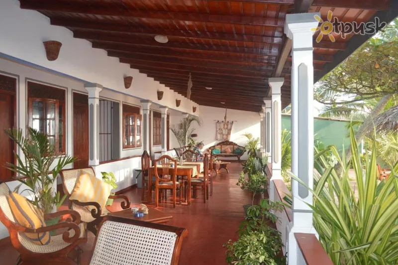 Фото отеля Whitepearl Beach 3* Hikaduva Šri Lanka fojė ir interjeras