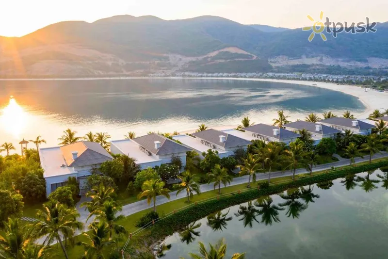 Фото отеля Nha Trang Marriott Resort & Spa, Hon Tre Island 5* Нячанг Вьетнам экстерьер и бассейны