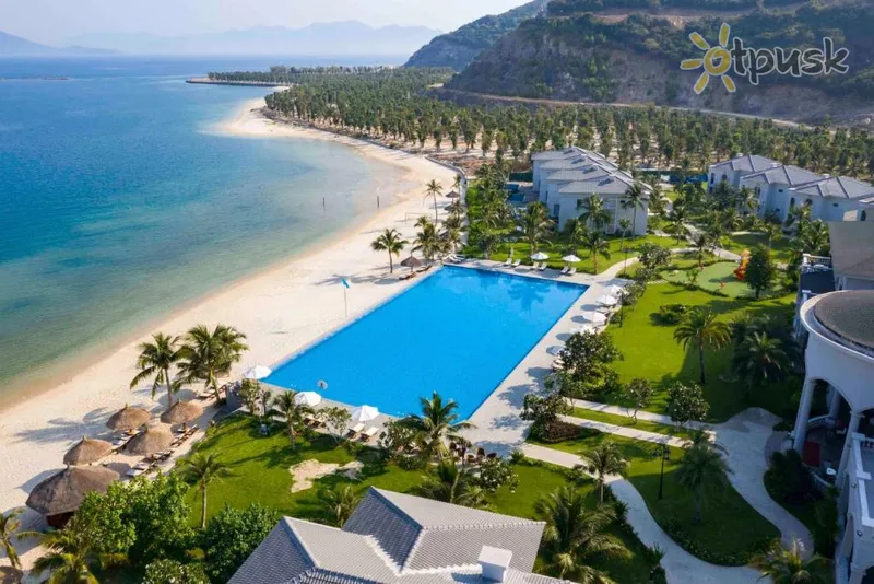 Фото отеля Nha Trang Marriott Resort & Spa, Hon Tre Island 5* Нячанг В'єтнам екстер'єр та басейни